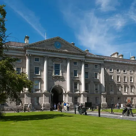 Meters From Grafton Street Sleeps 6 Apartment *
